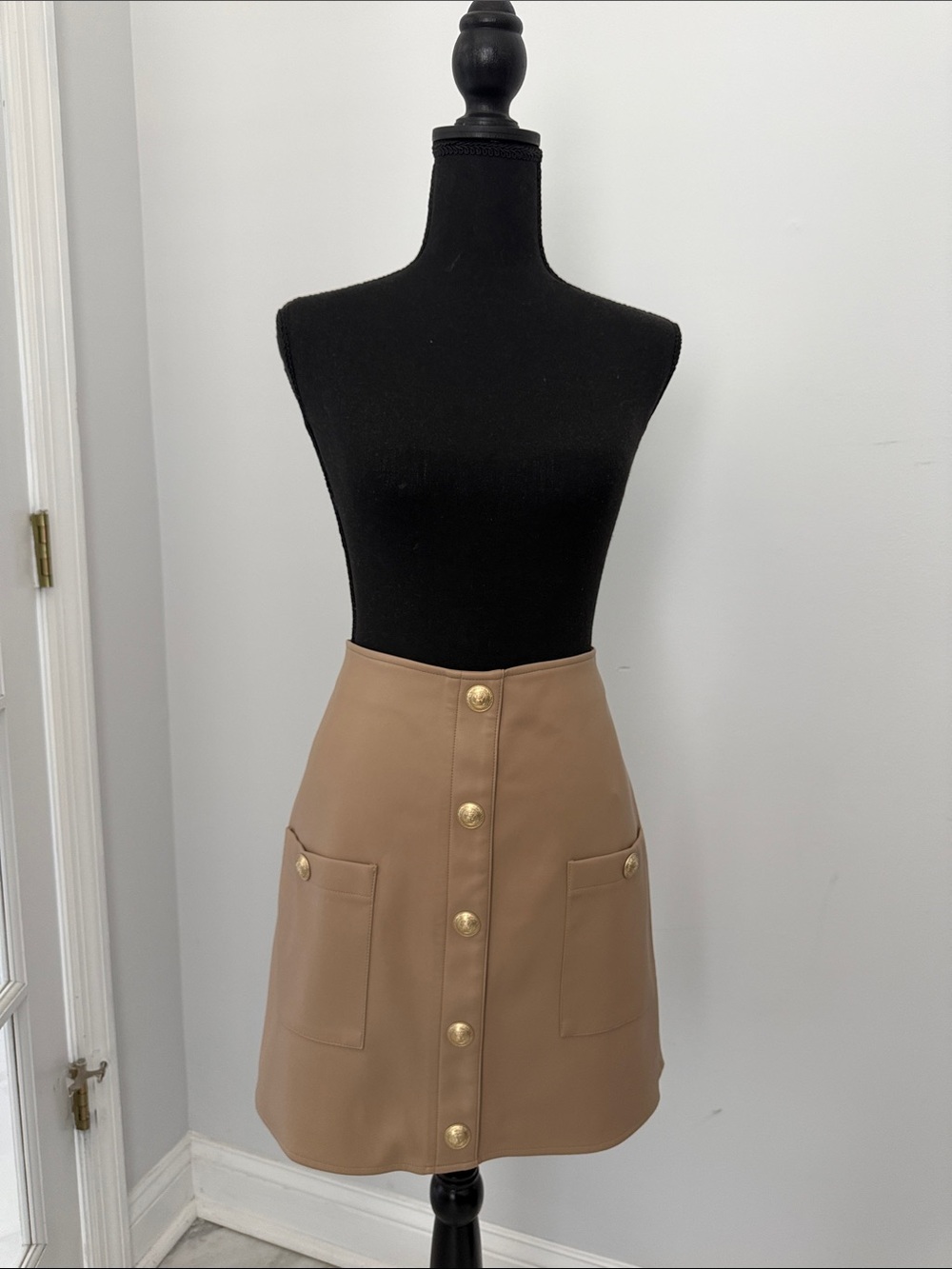 NEW L'AGENCE Taupe Button-Front Faux Leather Mini Skirt Sz 8